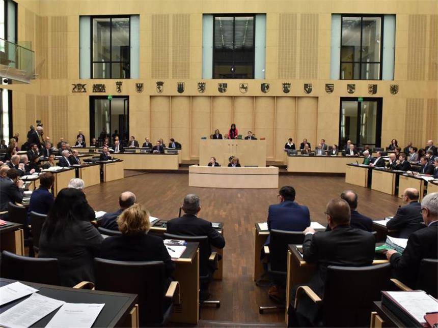 Bundesrat gegen Einstufung von Maghreb-Staaten als sicher Blick in den Plenarsaal des Bundesrates in Berlin. Foto: Ralf Hirschberger