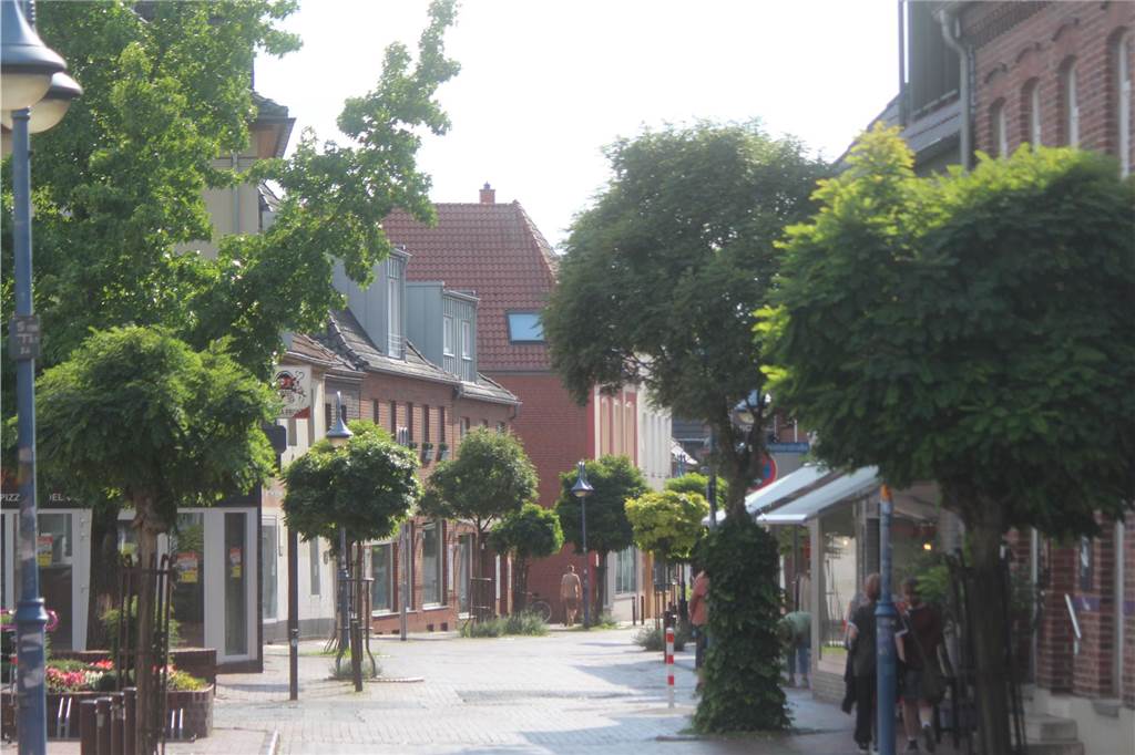 „Barbier-Shop Nuyken“ an der Mittelstraße schließt für immer Blick in die Mittelstraße