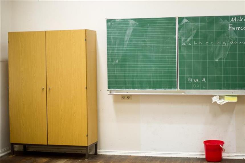 Länder fordern mehr Hilfe für Schulen in Problemvierteln Blick in ein Klassenzimmer einer Berliner Schule. Foto: Maja Hitij