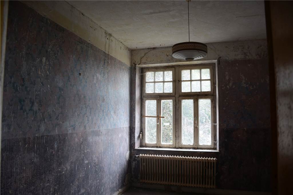 Fußballprofi macht heruntergekommene Villa in Dorsten zum Schmuckstück Blick in ein Zimmer im Obergeschoss. Im ganzen Haus ist noch viel zu tun.