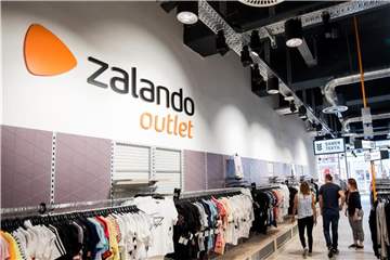 Blick in eine Outlet-Filiale des Online-Versandhändlers Zalando. Foto: Daniel Bockwoldt