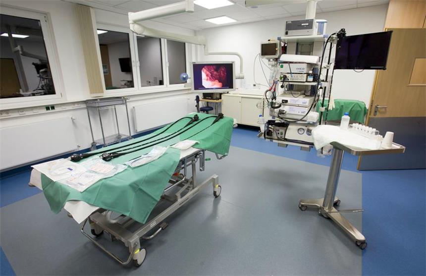 Nicht genug: Krankenhäuser fordern mehr Geld Blick in einen Behandlungsraum für Endoskopien