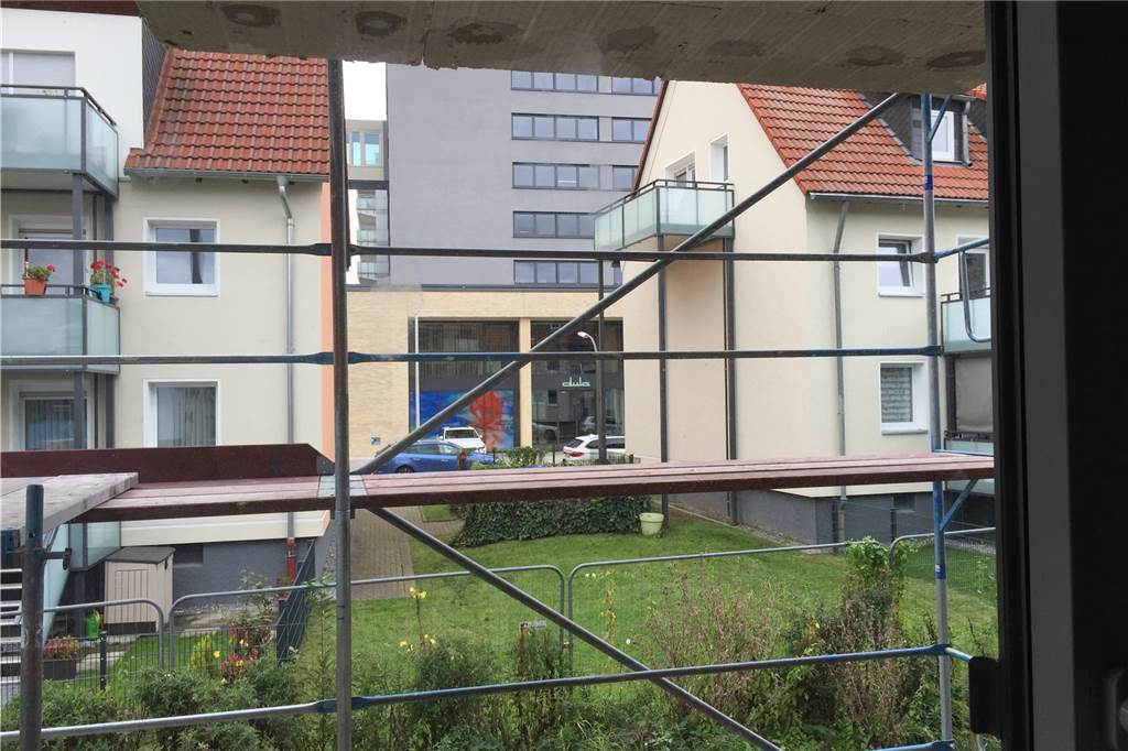 Neubau an der Harkortstraße ist bald fertig – 33 neue Wohnungen Blick vom Neubau in Richtung Karlsbader Straße.