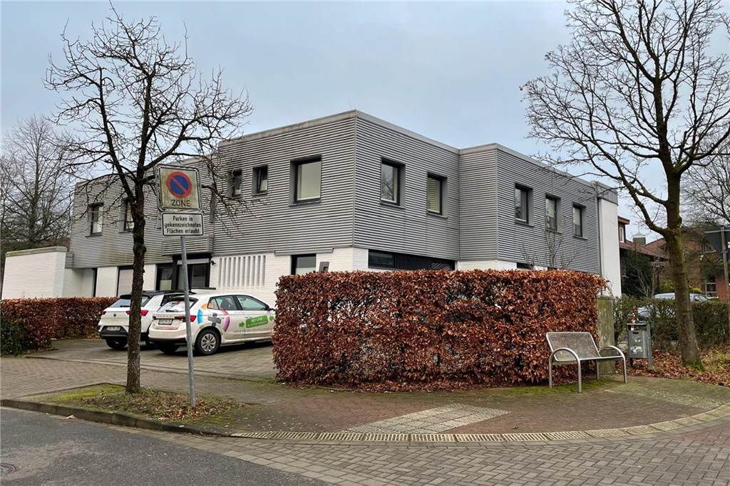 Während des Neubaus: Volksbank-Team zieht auf den Gesundheitscampus Blick auf ein Gebäude