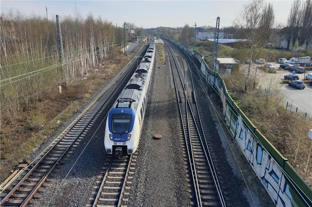 Generalsanierung für Hochleistungsnetz: Deutsche Bahn baut auch zwischen Unna und Schwerte Blick von der Brücke Caroline Richtung Bahnhof Holzwickede