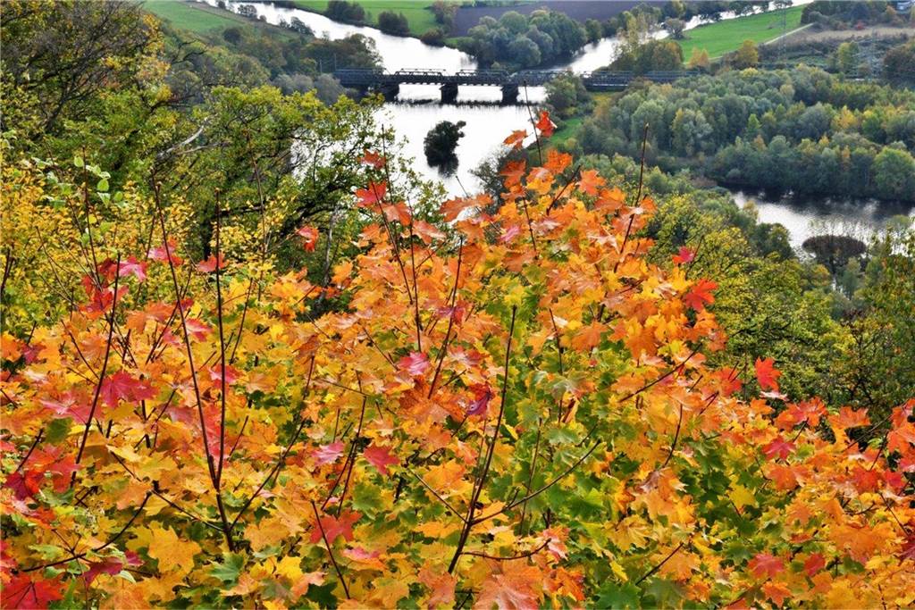 Blick von der Hohensyburg auf den Zusammenfluss von Ruhr und Lenne im Grenzgebiet zwischen Dortmund und Hagen.