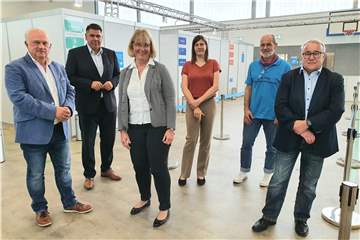 Blicken auf acht erfolgreiche Monate zurück: Holger Gutzeit, Leiter Service und Logistik, Landrat Mario Löhr, Katja Sträde, Koordination mobiles Impfen, Sandra Pflanz, Koordination Impfzentrum, Dr. Jürgen Wentzek, ärztliches Leitungsteam Impfzentrum, und Uwe Hasche, Gesundheitsdezernent Kreis Unna.