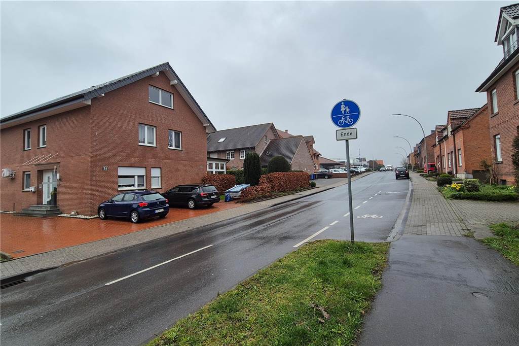 Lärm und Raserei auf Ascheberger Straße: „Irgendwann kracht es hier mal richtig“ Blickrichtung Dorfmitte: Hier sieht man gut, dass die Autos in Richtung Ascheberg bergab fahren.