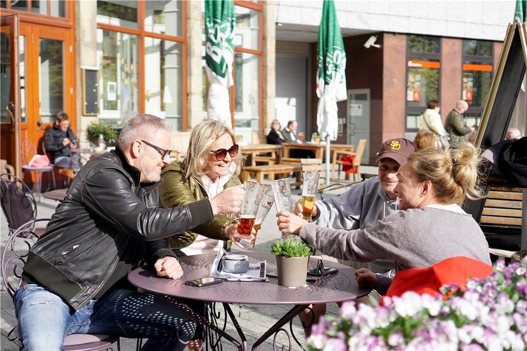 Bliebe die Inzidenz stabil bei höchstens 50, könnte im Restaurant wieder ausgiebig gespeist werden - außen als auch innen.