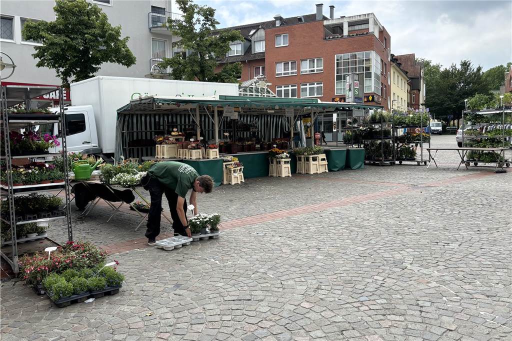 Blumenhändler auf dem Heinrich-Sondermann-Platz in Lütgendortmund.