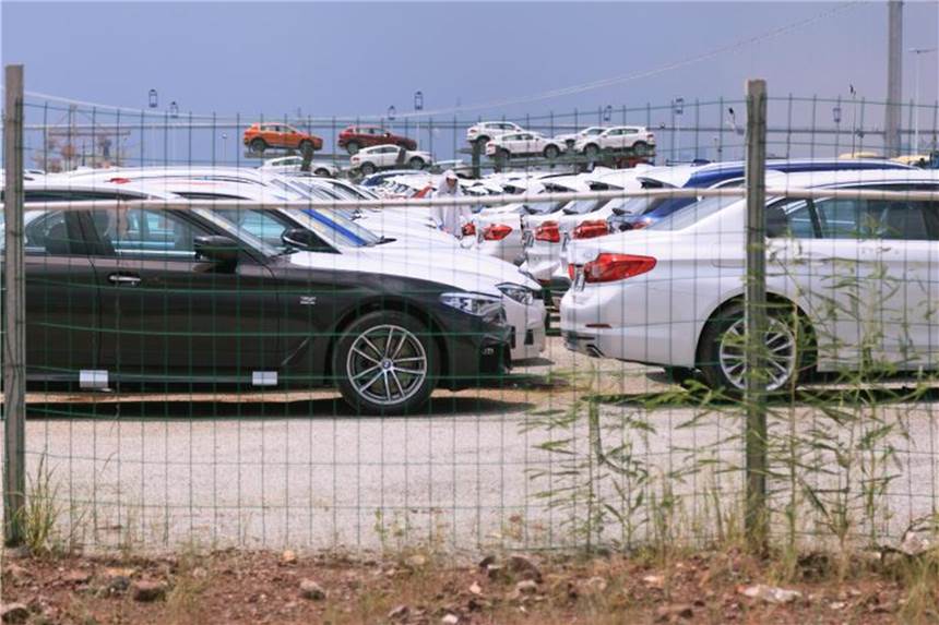 BMW ruft in China 139.000 Autos zurück BMW hat in China mehr als 100.000 Fahrzeuge wegen möglicher Probleme mit der Klimaanlage zurückrufen müssen. Foto: Wenjun Chen