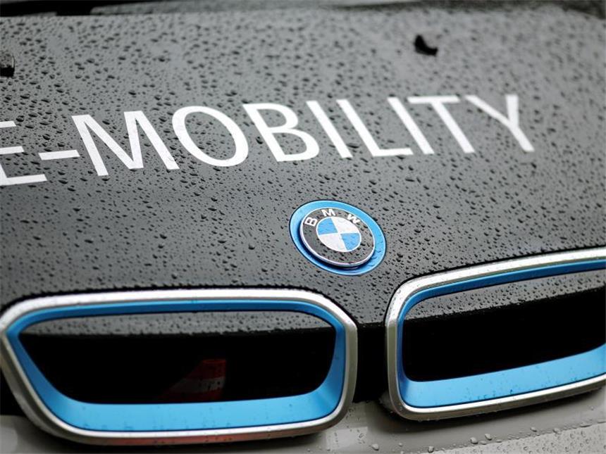 Betriebsratschef: BMW soll Batterien selbst produzieren BMW hat sechs Plug-in-Hybride sowie den batteriegetriebenen Kleinwagen i3 im Angebot. Foto: Jan Woitas