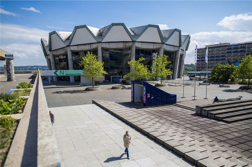 Bochum strahlt ohne Zechen, aber nicht ohne den Bergbau Bochum ist mit der Ruhr-Uni und acht weiteren Hochschulen einer der größten Hochschul-Städte in Deutschland.