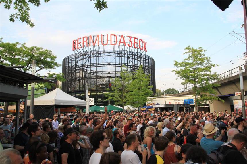 "Bochum Total" steht vor der Tür: Vom 6. bis 9. Juli wird im und ums Bochumer Kneipenviertel Bermuda3eck wieder getanzt und Spaß gehabt.