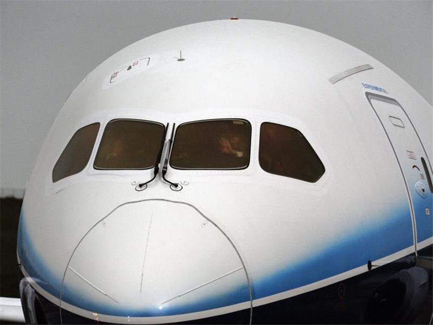 «Dreamliner»-Panne: US-Aufsicht kritisiert Boeing Boeings-Vorzeigeflieger «Dreamliner» scheint vom Pech verfolgt zu sein. Foto: Dan Levine