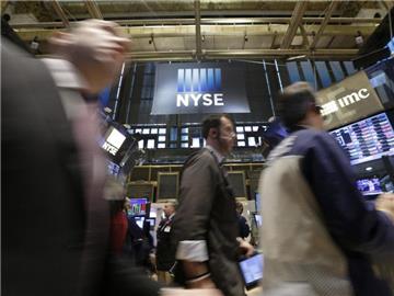 Börse in New York: Die Burger-Kette Shake Shack hat erst 63 Restaurants, ist aber bereits ein Favorit der Anleger. Die Firma steht für den Schwenk zum gehobenen Fast-Food. Foto: Andrew Gombert/Archiv