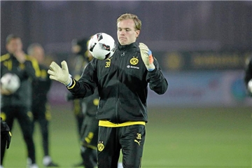 Böse wegen der Spielabsage des BVB II: Torhüter Hendrik Bonmann.