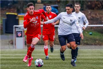 Bövinghausens Elmin Heric (l.) war am Wochenende in der Kreisliga C im Einsatz.