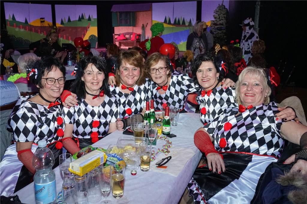 Bombastische Stimmung im Brauhaus beim Karneval der kfd Kirchhellen. 