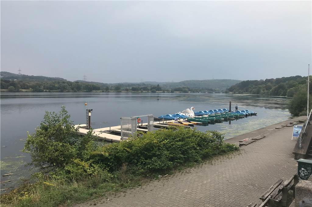 Wandern im Ruhrgebiet - unser Tipp für eine vierstündige Route Bootsausflug oder Einkehr - am Kemnader See lohnt sich eine Verschnaufpause.