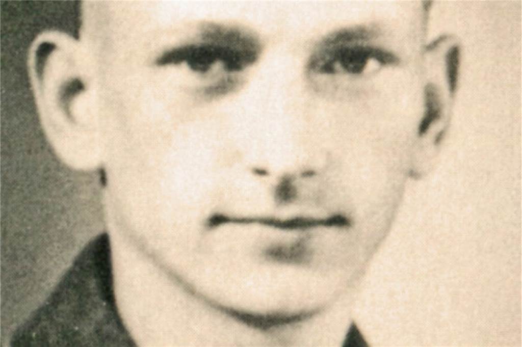 Bergung des Weltkriegspiloten Albrecht Risop verläuft seit Monaten im Sande Bordfunker Albrecht Risop starb 1942 bei einem Flugzeugabsturz in Oeding.