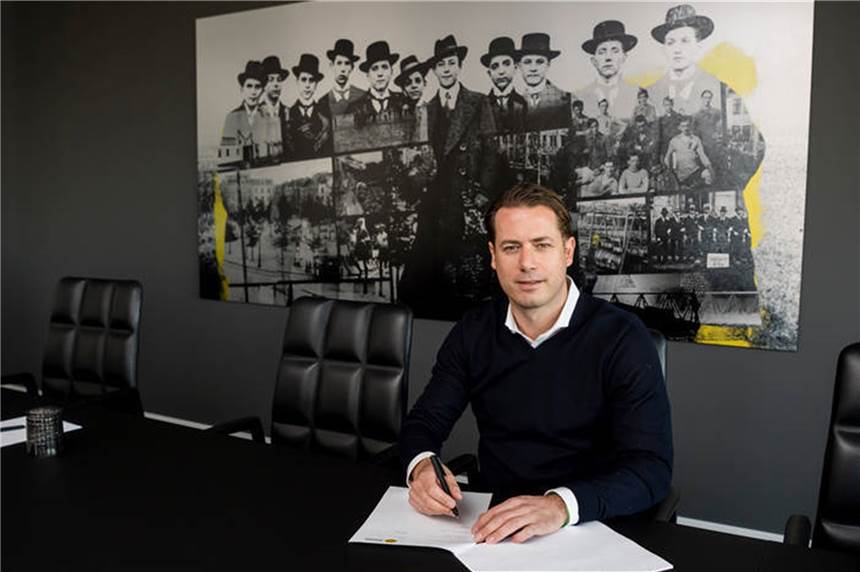 BVB befördert Lars Ricken – und verlängert den Vertrag Borussia Dortmund hat den Vertrag mit Nachwuchskoordinator Lars Ricken verlängert.