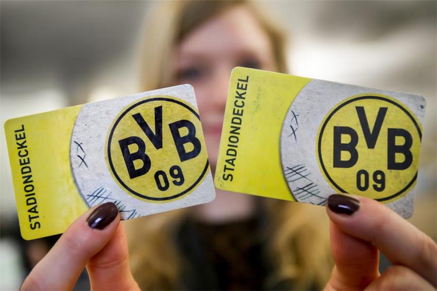 BVB schafft Bezahlkarte "Stadiondeckel" wieder ab Borussia Dortmund schafft sein Bezahlsystem "Stadiondeckel" zur neuen Saison im Signal Iduna Park wieder ab.
