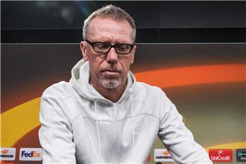 Borussia Dortmunds Trainer Peter Stöger. Foto: Bernd Thissen/Aktuell