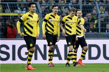 Borussias Ratlos-Kette: Gündogan, Hummels, Bender und Schmelzer ärgern sich über den Treffer zum 0:1.