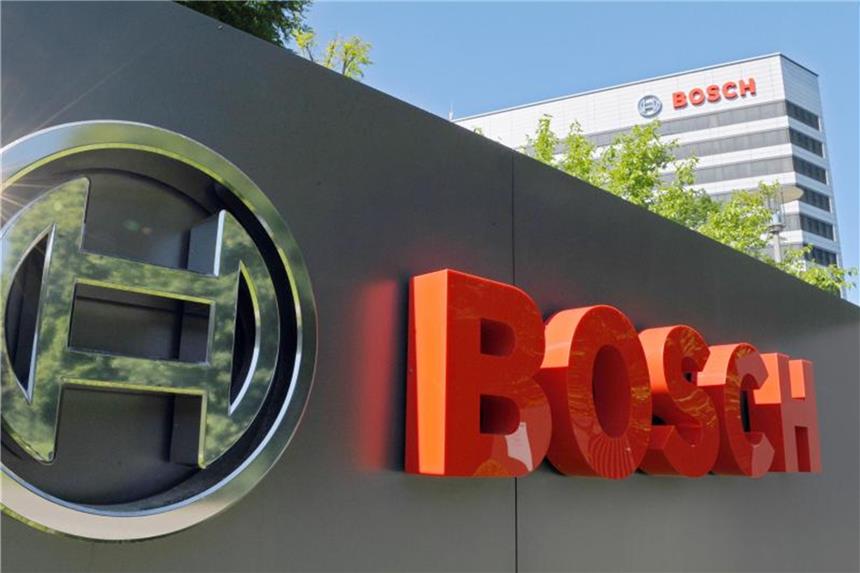 Zunehmende Vernetzung treibt Umsatz bei Bosch an Bosch-Logo. Foto: Marijan Murat/Archiv