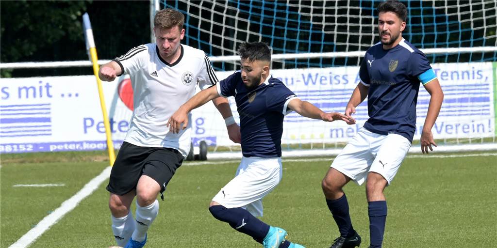 Knapper Sieg im Derby: SV Preußen Lünen gewinnt bei BW Alstedde II und bleibt ungeschlagen Bozkurt-Osman Celiker (r.) und BW Alstedde II warten auch nach dem Spiel gegen den SV Preußen Lünen noch auf die ersten Zähler der Saison.