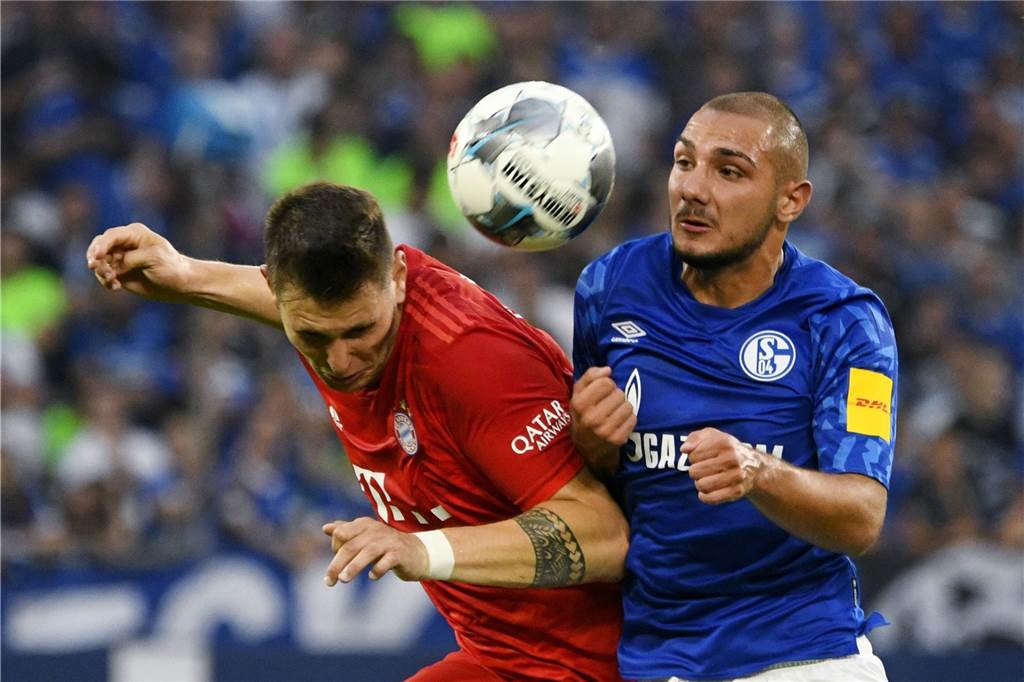 Klaus Fischer: „Ich wünsche mir mehr Kutucu und weniger Lotto“ Brachte nach seiner Einwechslung frischen Wind ins Schalker Spiel: Ahmed Kutucu, hier im Zweikampf mit Niklas Süle.