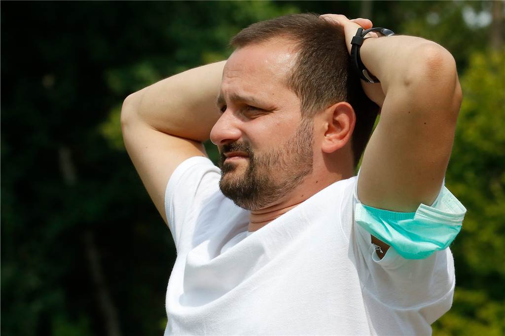 SV Brackel setzt bei seinem neuen Ex-Nationalspieler auf Zeichensprache Brackel-Trainer Giovanni Schiattarella ist zufrieden mit seinem Neuzugang.