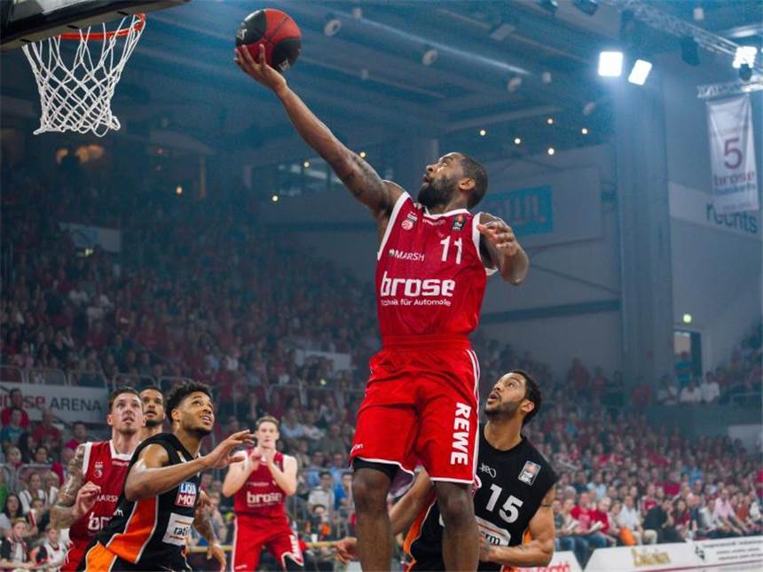 Brose-Baskets-Star Wanamaker vor Wechsel in Türkei Brad Wanamaker (M.) verlässt Bamberg offenbar. Foto: Nicolas Armer