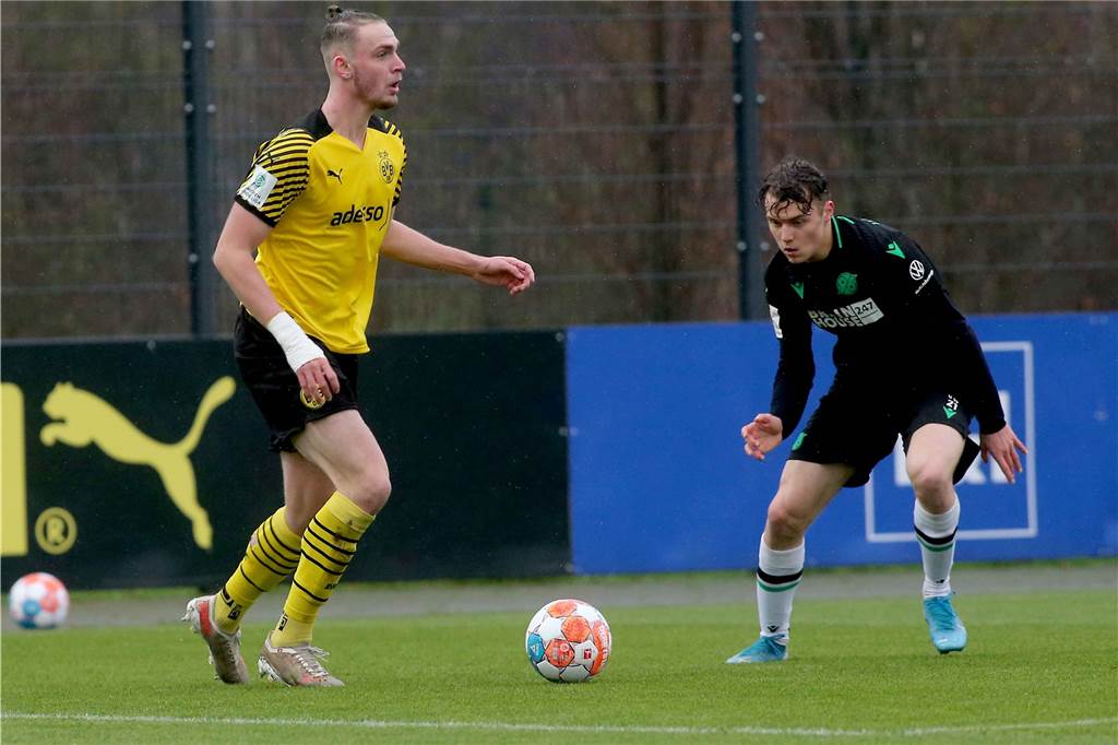 Das 40-Tore-Duo der BVB-U19: Es hat gedauert, bis es zusammengefunden hat Bradley Fink hat schon 23 Tore in dieser Spielzeit für den BVB erzielt.