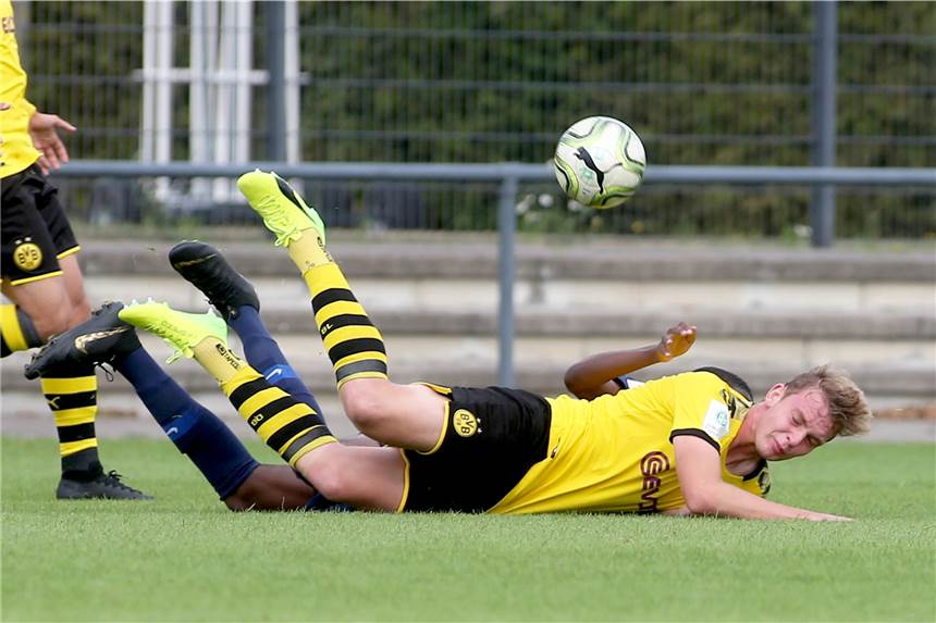 Hannes Wolf lädt drei BVB-Spieler zur U19-Nationalmannschaft ein - ein Akteur kommt nicht Bradley Fink reist zur schweizer Nationalmannschaft