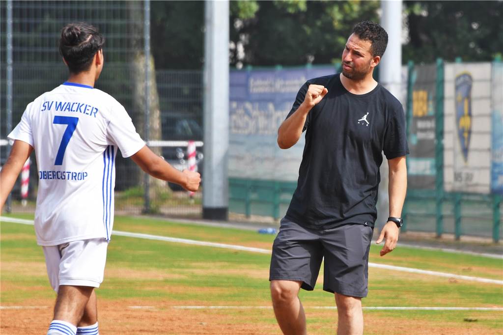 Wacker Obercastrop sucht keinen Superstar - aber gute Bezirksliga-Spieler Brahim Amghar (r.) ist B-Junioren-Trainer und Sportlicher Leiter der Jugend beim SV Wacker Obercastrop.