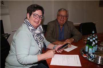 Brami-Chef Michael Ristovitch (r.) und Brami-Sekretärin Annette Dlugokinski sind derzeit mit den Detailplanungen für das bevorstehende Brami-Frühlingsfest am 8. Mai beschäftigt.