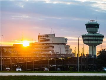 Brandenburg und Berlin lehnen einen Weiterbetrieb von Tegel auch ab, weil damit die Genehmigung des neuen Großflughafens gefährdet werden könnte. Foto: Michael Hanschke