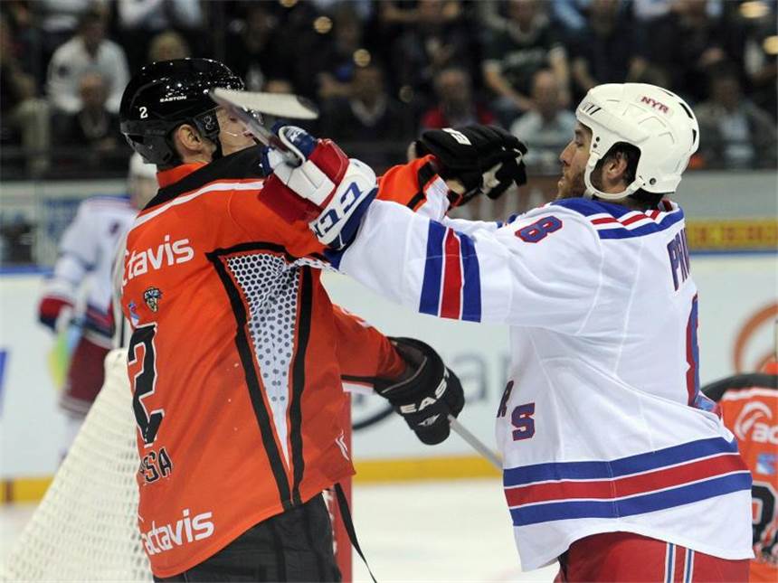 Ice Tigers verpflichten ehemaligen NHL-Stürmer Prust Brandon Prust (r) bestritt insgesamt 539 NHL-Partien. Foto: Sigi Tischler