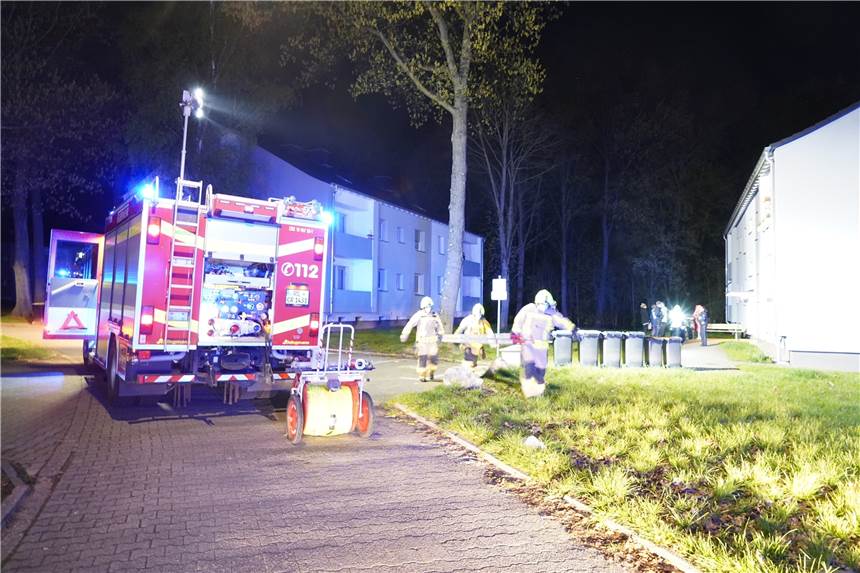Wohnungsbrand: Feuerwehr Castrop-Rauxel hatte zwei Einsätze gleichzeitig Brandrauch löste am späten Karfreitagabend zwei parallele Einsätze der Feuerwehr aus.
