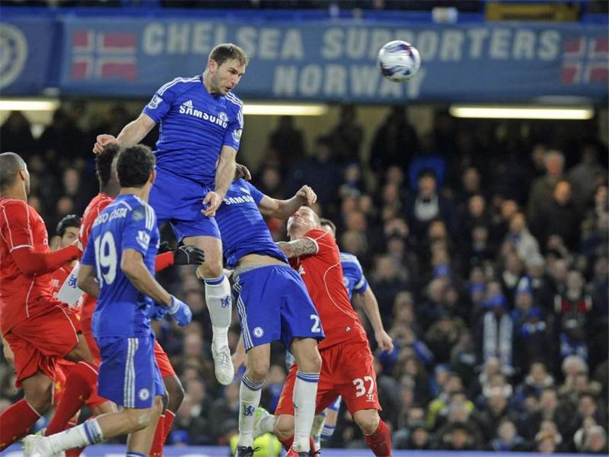 Chelsea erreicht Finale im Ligapokal Branislav Ivanovic (oben) erzielt das 1:0 für den FC Chelsea gegen den FC Liverpool. Foto: Gerry Penny