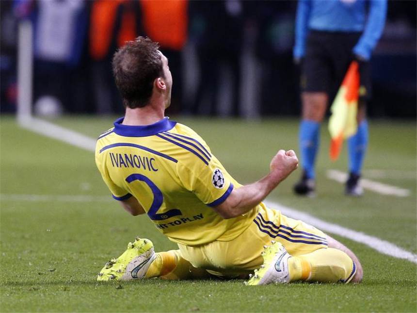 Chelsea nach 1:1 in Paris mit guter Ausgangslage Branislav Ivanovic vollendet die erste gefährliche Ballstafette zum 1:0 für Chelsea. Foto: Yoan Valat