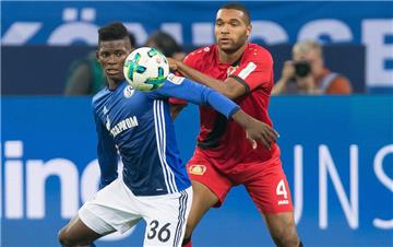 Breel Embolo (l.) kehrte gegen Leverkusen in die Startelf zurück - nach fast einem Jahr.