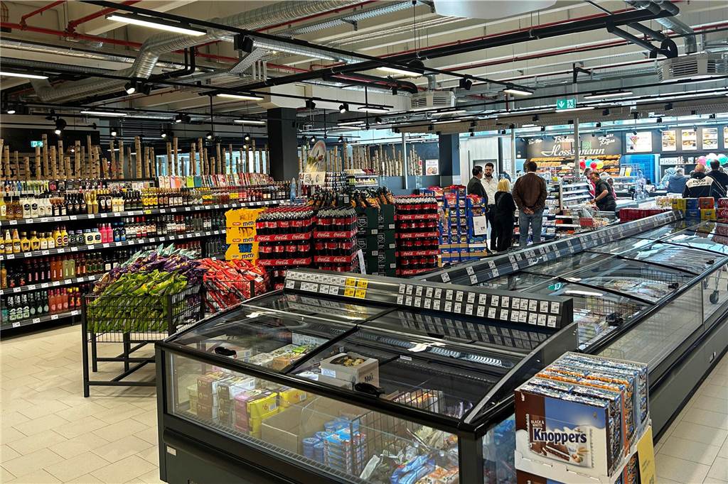 Blick in den neuen Rewe-Markt in Werne