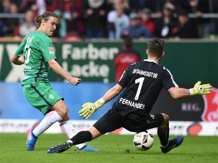 Frings-Rückkehr nach Bremen mit 0:2-Niederlage verdorben Bremer Matchwinner: Max Kruse traf doppelt gegen Darmstadt. Foto: Carmen Jaspersen