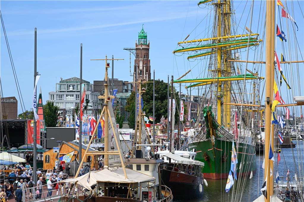 Von Dortmund ans Meer mit 49-Euro-Ticket: In unter fünf Stunden Der Hafen von Bremerhaven