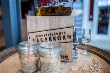 Brennereiinhaber Rüdiger Sasse hat sich vorgenommen, den Korn so gut zu machen wie einen richtig guten Grappa. Foto: Guido Kirchner/dpa