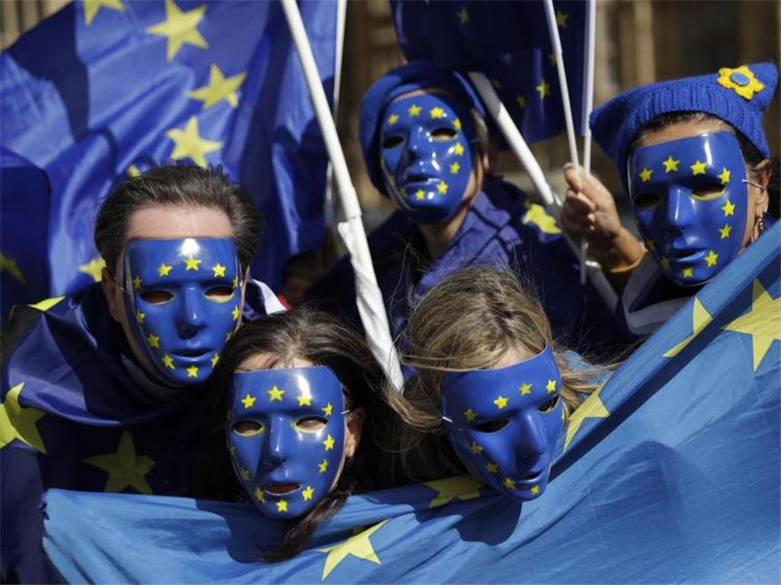 Brexit: London bietet angeblich 20 Milliarden Euro Brexit-Gegner in London während einer Demonstration vor dem House of Parliament. Foto: Matt Dunham