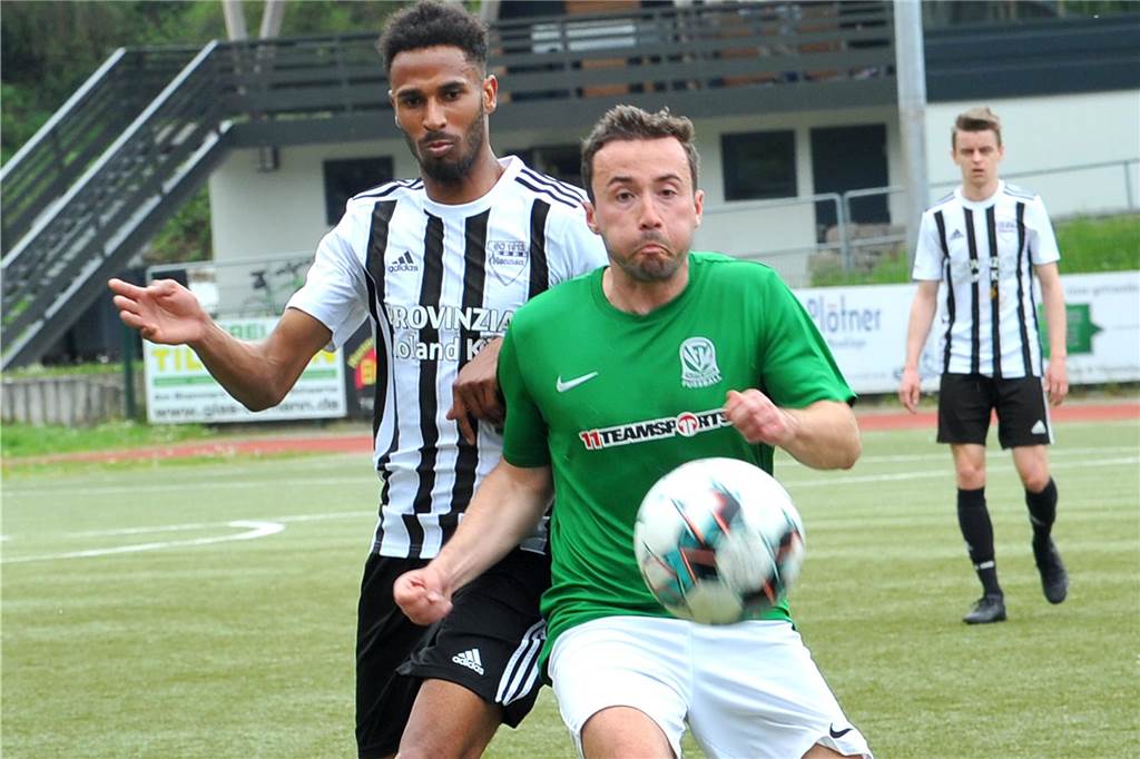 Brian Prince (l.) hat beim SC Hennen verlängert.